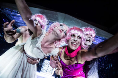 Szene aus dem Stück "The Black Rider"