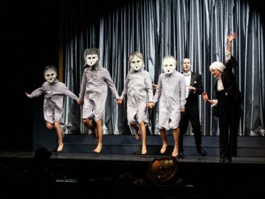 Szene aus dem Stück "Shockheaded Peter"